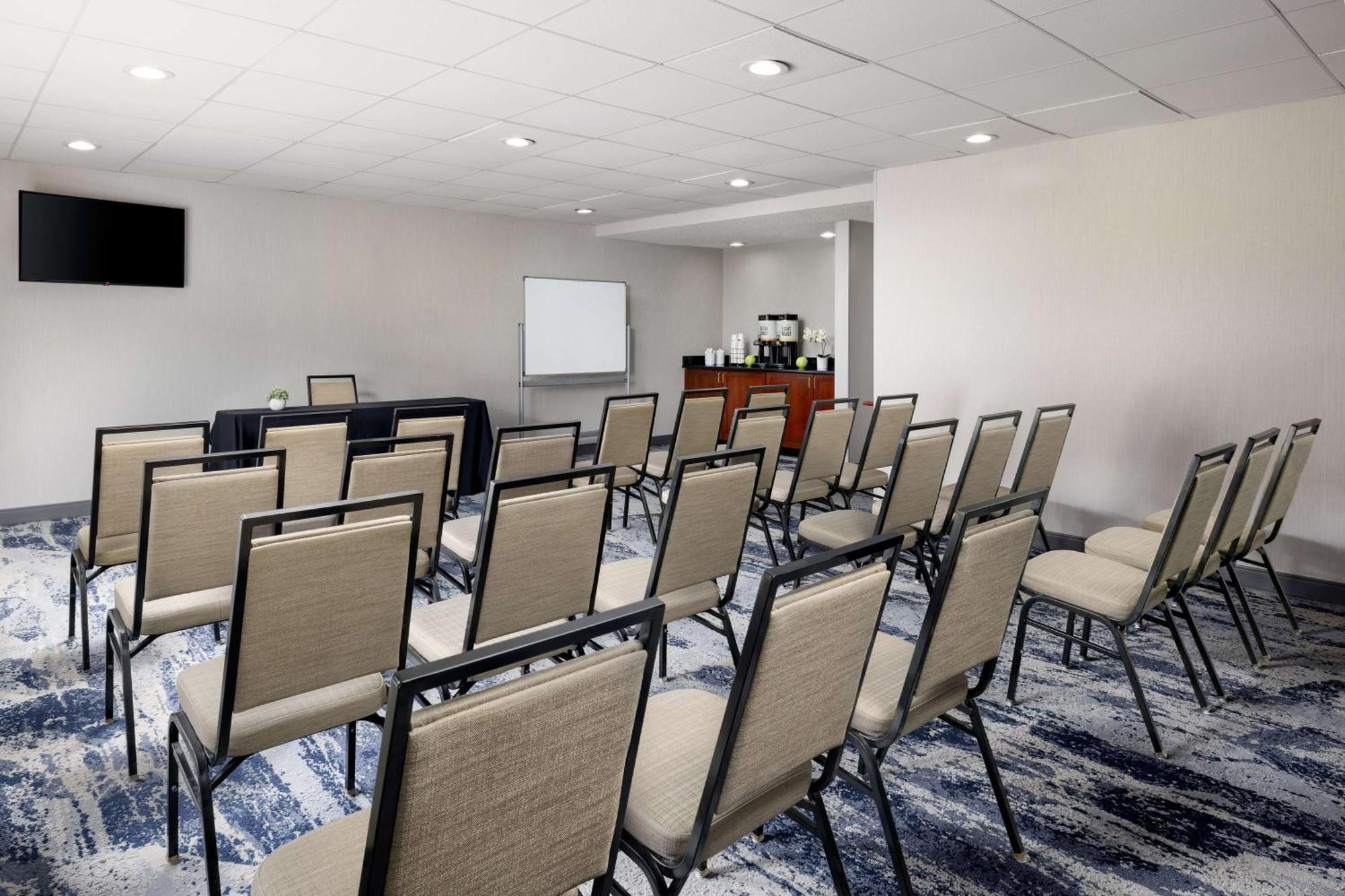 Hotel Hampton Long Island/islandia 3*